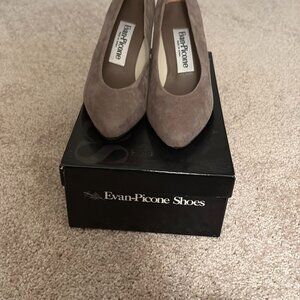 Evan Picone Women's Taupe Suede Pumps